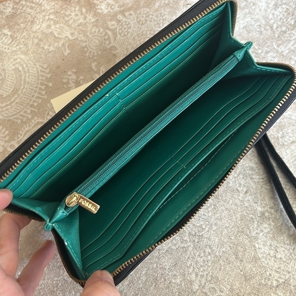 Brand New Fossil Genuine Leather Black Zip Around Wristlet Wallet Teal Interior - Picture 8 of 15